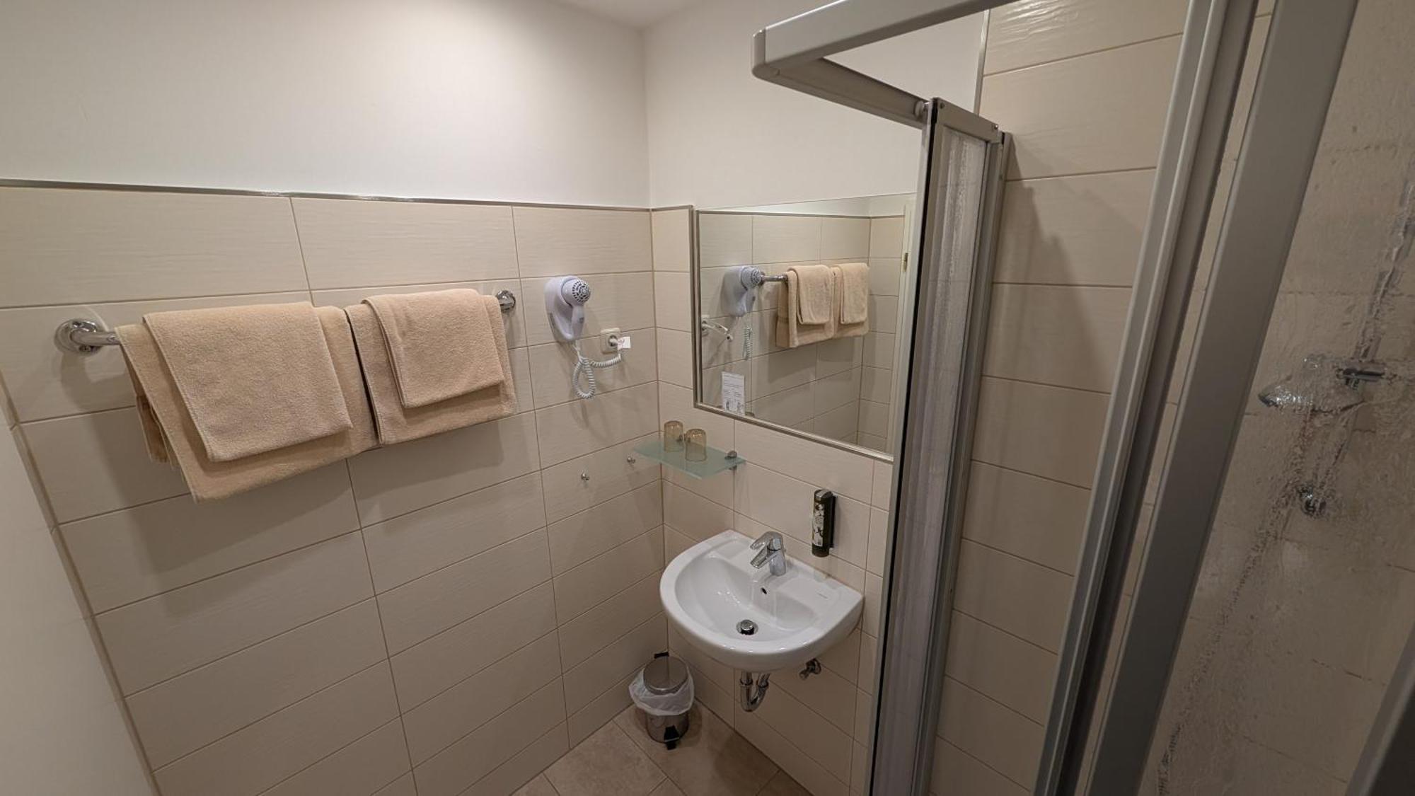 Hotel Am Bayrischen Platz Лайпциг Екстериор снимка