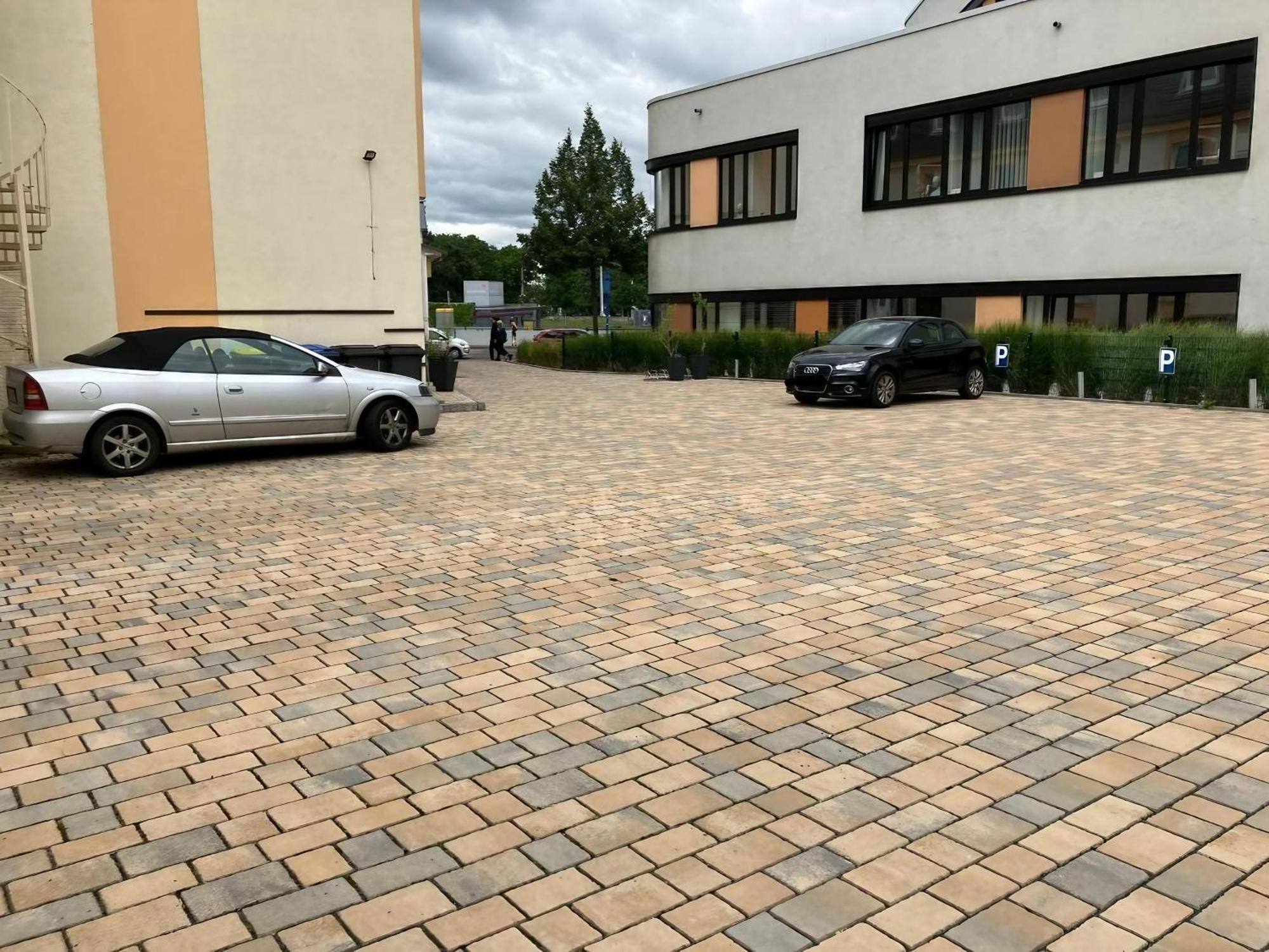 Hotel Am Bayrischen Platz Лайпциг Екстериор снимка